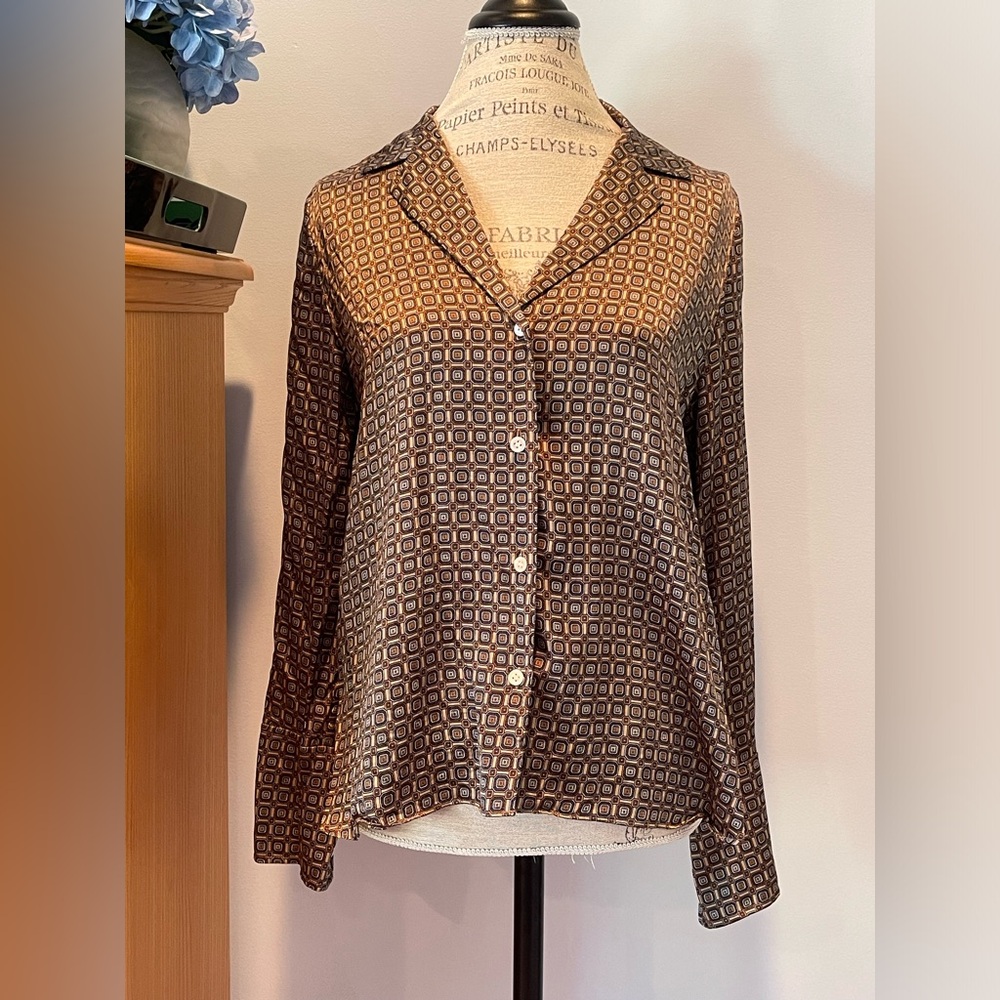 Banana Republic M 100% silk never worn.
